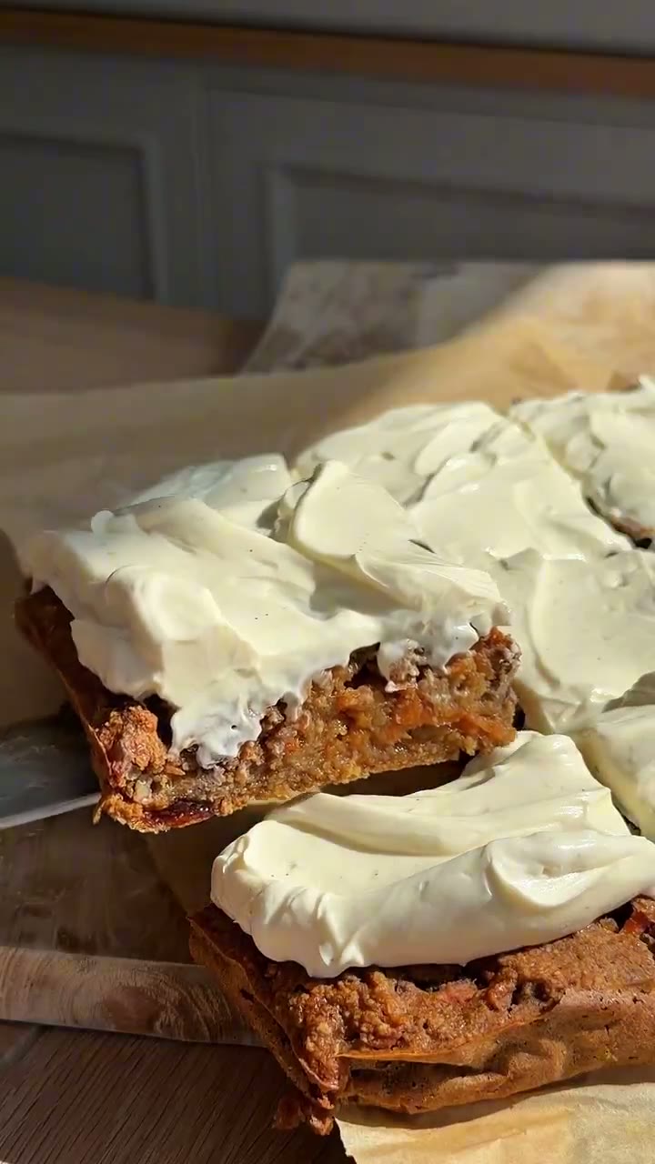 FOCUS carrot cake traybake